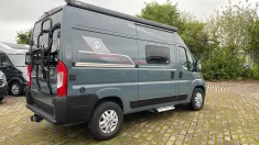 Schräg Hinten