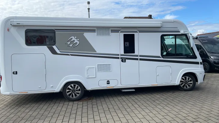 Seitlich Knaus Sun I 700 LEG Sofort verfügbar