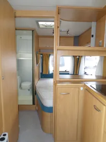 Fahrzeugbild Knaus Südwind 500 TF Nr. 93 - franz. Bett, RSG #17