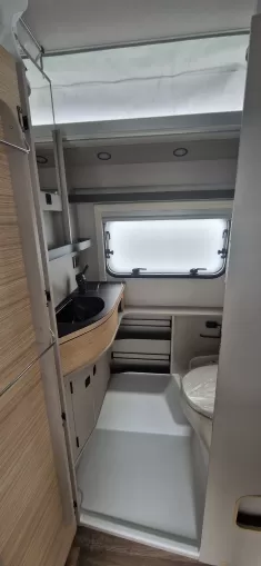 Bild 11 Hymer Eriba Touring 542 Harbour Blue Edition