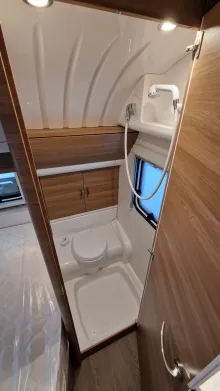 Fahrzeugbild Hobby De Luxe 560 KMFe #11