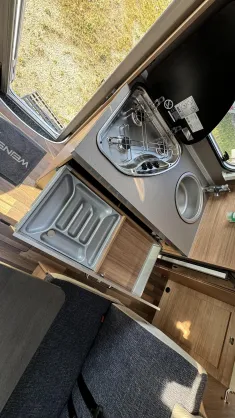Bild 23 Weinsberg CaraHome 650 DG Mietwagen Verfügbar Nov 25