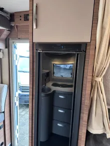 Fahrzeugbild Knaus L!VE WAVE 650 MF LIVE Premiumtür Rahmenfenster #11