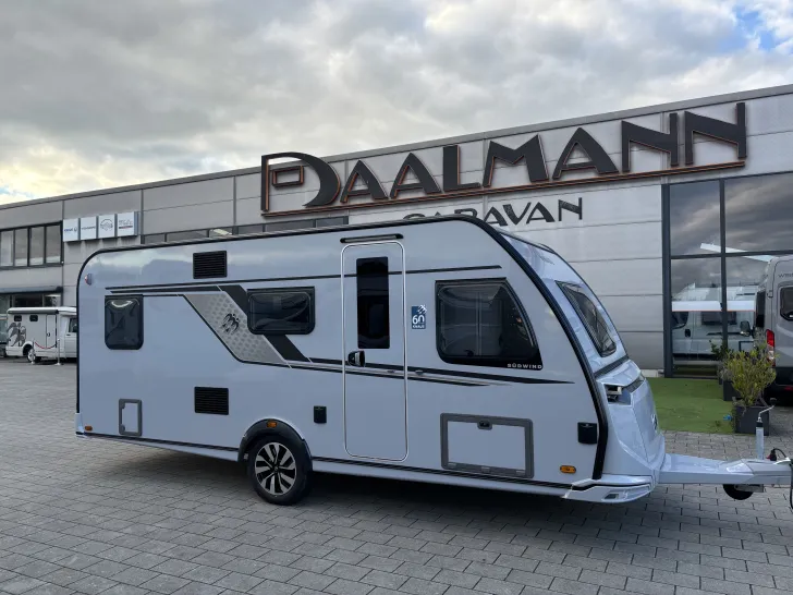 Schräg Vorne Knaus Südwind 500 QDK 60 YEARS