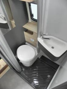 Fahrzeugbild Dethleffs Globetrail 600 DS Automatik Dieselheizung #11