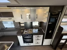 Bild 8 Hobby Prestige 720 UKFe Fußbodenerwärmung*Backofen