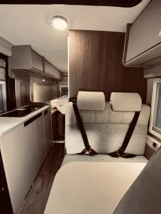 Bild 9 Carado Camper Van 602 PRO Längsbett, Automatik, AD
