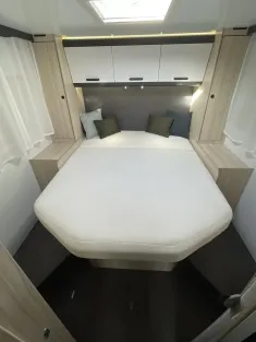 Bild 17 Sun Living S 72 DC -Queensbett mit Hubbett