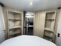Bild 18 Sun Living S 72 DC -Queensbett mit Hubbett