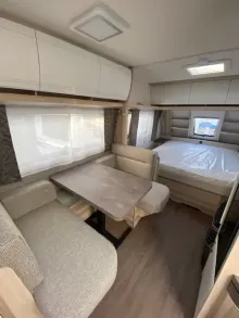 Fahrzeugbild Hobby De Luxe 460 SFf #4