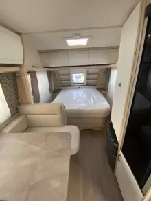Fahrzeugbild Hobby De Luxe 460 SFf #5