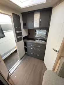 Fahrzeugbild Hobby De Luxe 460 SFf #8