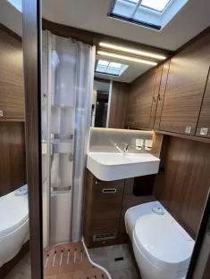 Bild 26 Hymer B-MC I 600 *Arktis*Hubstützen*Solar*Lithium*