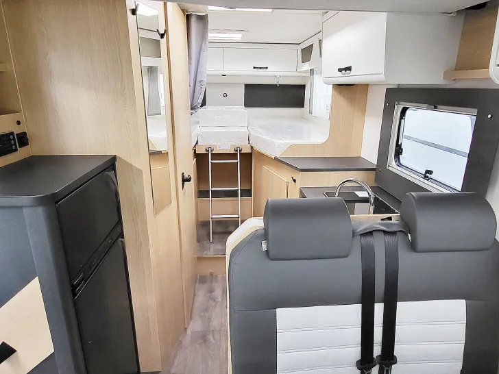 Fahrzeugbild Sunlight FORD ADVENTURE ED T 670S #6