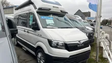 Schräg Vorne Knaus BoxDrive 600 XL für Familien geeignet