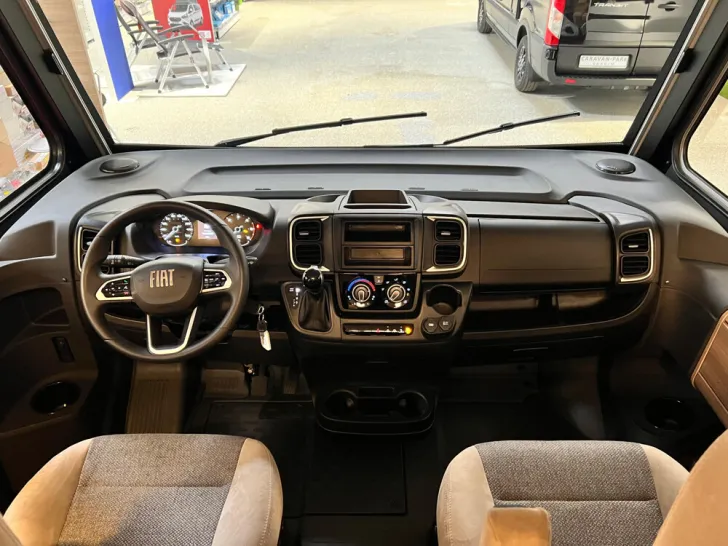 Fahrzeugbild Carado I 447 #8