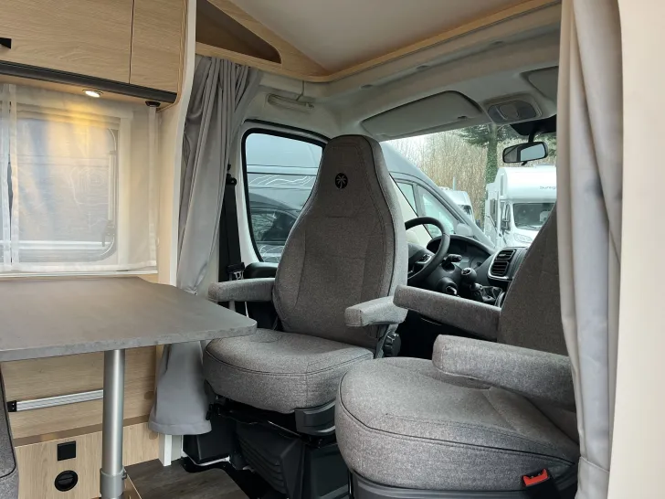 Fahrzeugbild Sunlight V 66 #9