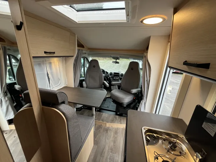 Fahrzeugbild Sunlight V 66 #19