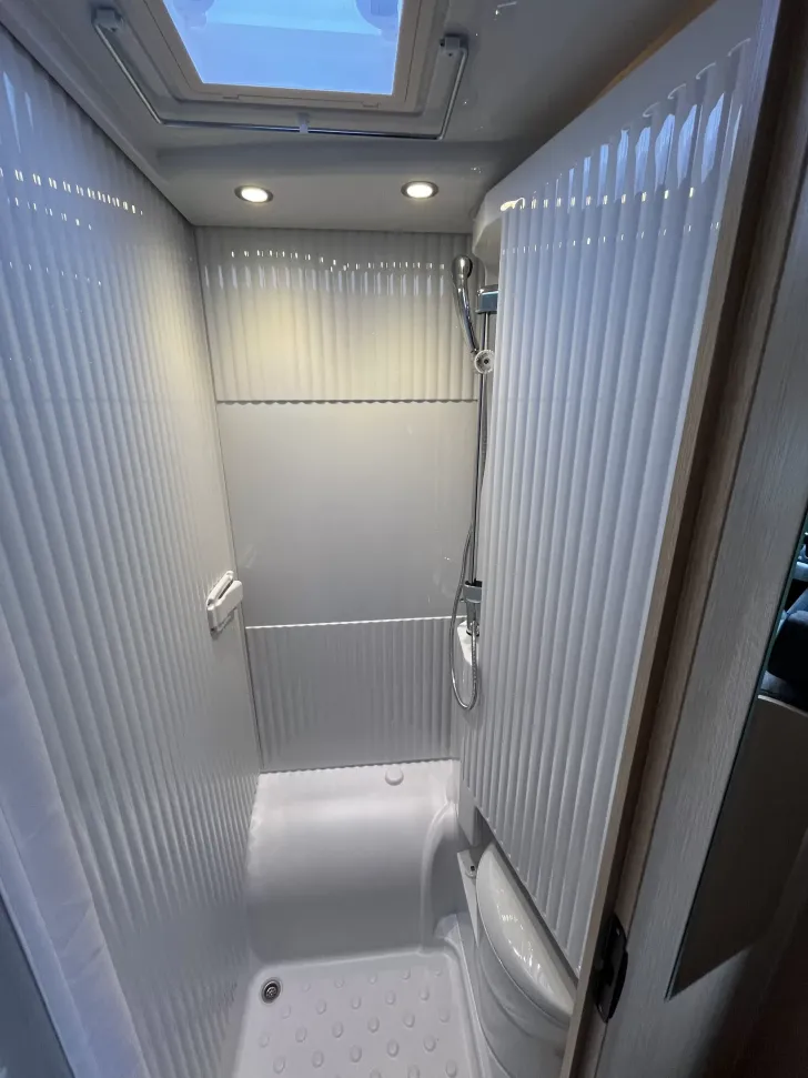 Fahrzeugbild Sunlight V 66 #22