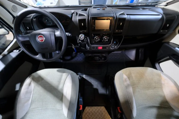 Fahrzeugbild Glücksmobil T 686/Einzelbetten/Garage/Markise/Solar #6