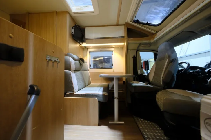 Fahrzeugbild Glücksmobil T 686/Einzelbetten/Garage/Markise/Solar #8