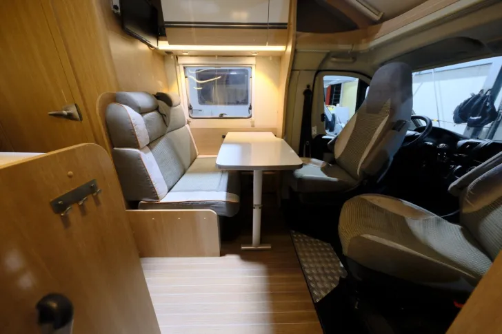 Fahrzeugbild Glücksmobil T 686/Einzelbetten/Garage/Markise/Solar #9