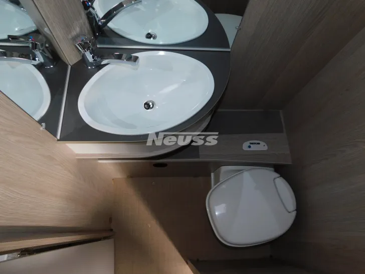 Fahrzeugbild Bürstner Premio Life 480 TL Mover, Klima Radtr., Vorzelt #16