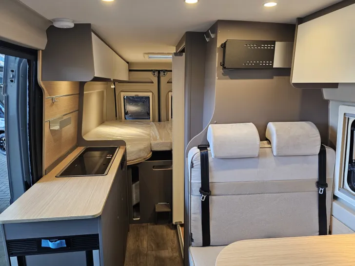 Fahrzeugbild LMC Innovan 640 #9