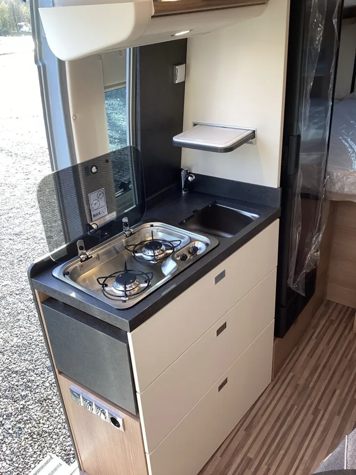 Fahrzeugbild Malibu Van charming GT skyview 600 DB 138l Kühlschrank #13