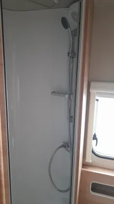 Bild 11 Knaus Südwind 60 YEARS 580 QS Etagenbetten, Dusche