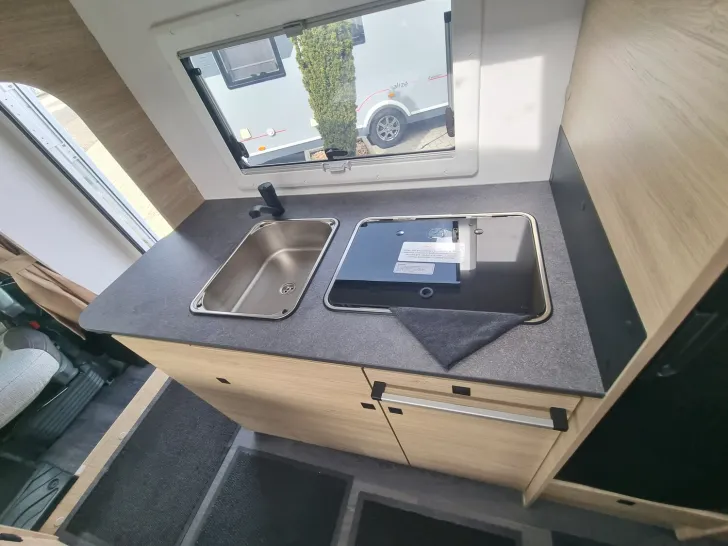 Fahrzeugbild Chausson Alkoven C727 GA AHK/Einzelbetten/Winterpaket #12