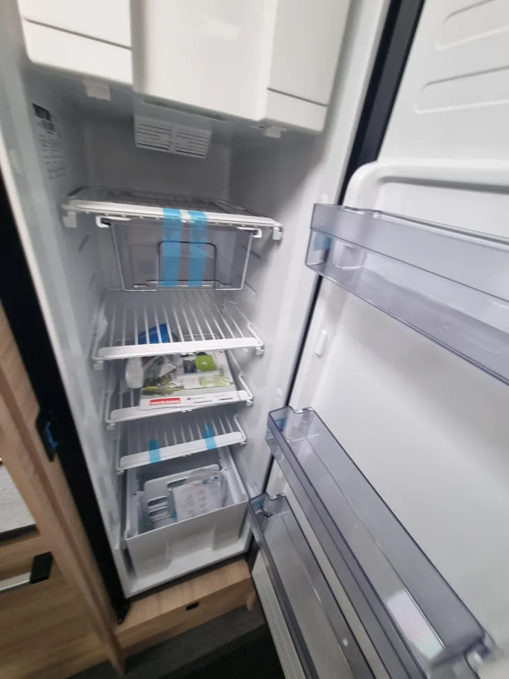 Fahrzeugbild Chausson Alkoven C727 GA AHK/Einzelbetten/Winterpaket #13