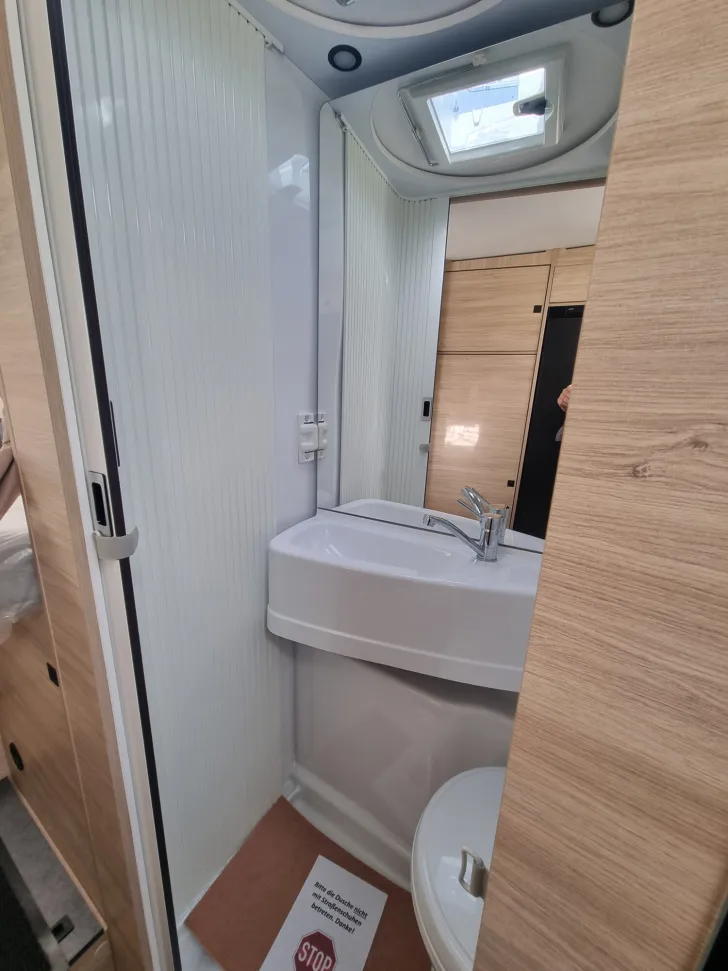 Fahrzeugbild Chausson Alkoven C727 GA AHK/Einzelbetten/Winterpaket #19