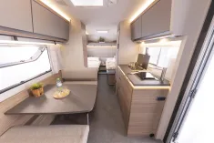 Bild 4 Dethleffs Nomad 490 EST Modell 25 Einzelbetten mit Heckbad