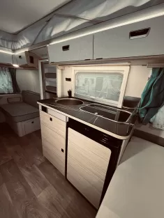 Bild 16 Hymer Eriba Touring 530 Harbour Blue