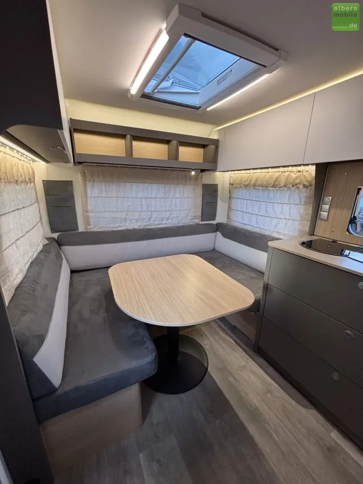 Fahrzeugbild LMC Tandero 500 E 1800kg Einzelbetten GFK #8