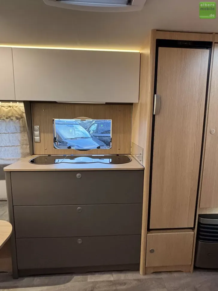 Fahrzeugbild LMC Tandero 500 E 1800kg Einzelbetten GFK #10