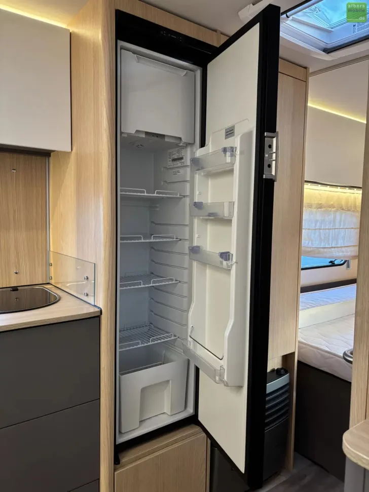 Fahrzeugbild LMC Tandero 500 E 1800kg Einzelbetten GFK #12