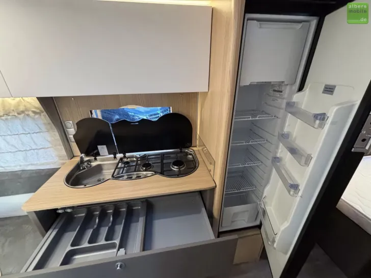 Fahrzeugbild LMC Tandero 500 E 1800kg Einzelbetten GFK #13