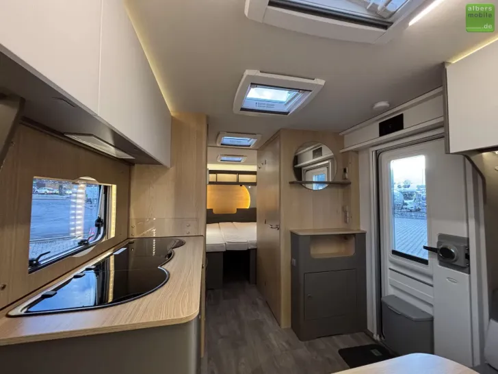 Fahrzeugbild LMC Tandero 500 E 1800kg Einzelbetten GFK #14