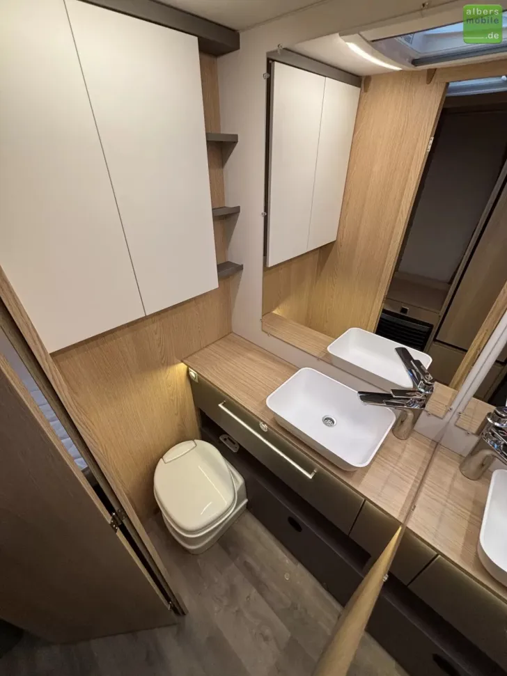 Fahrzeugbild LMC Tandero 500 E 1800kg Einzelbetten GFK #15