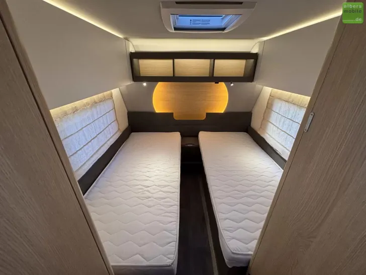 Fahrzeugbild LMC Tandero 500 E 1800kg Einzelbetten GFK #17