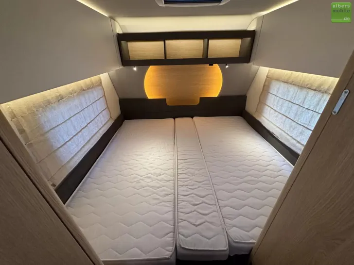 Fahrzeugbild LMC Tandero 500 E 1800kg Einzelbetten GFK #19