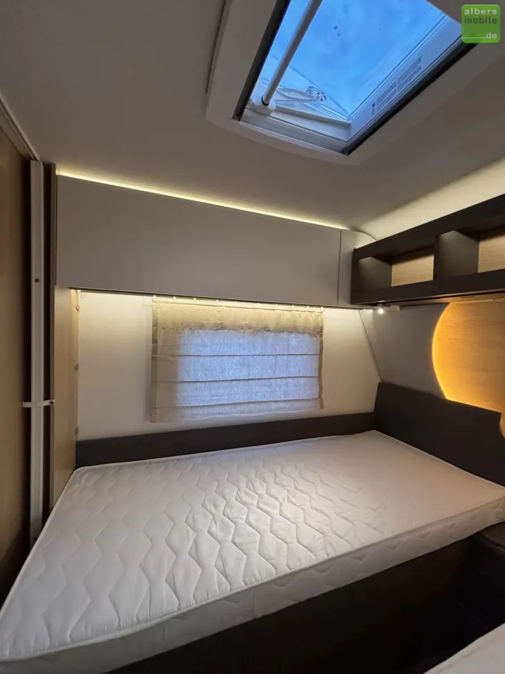 Fahrzeugbild LMC Tandero 500 E 1800kg Einzelbetten GFK #20