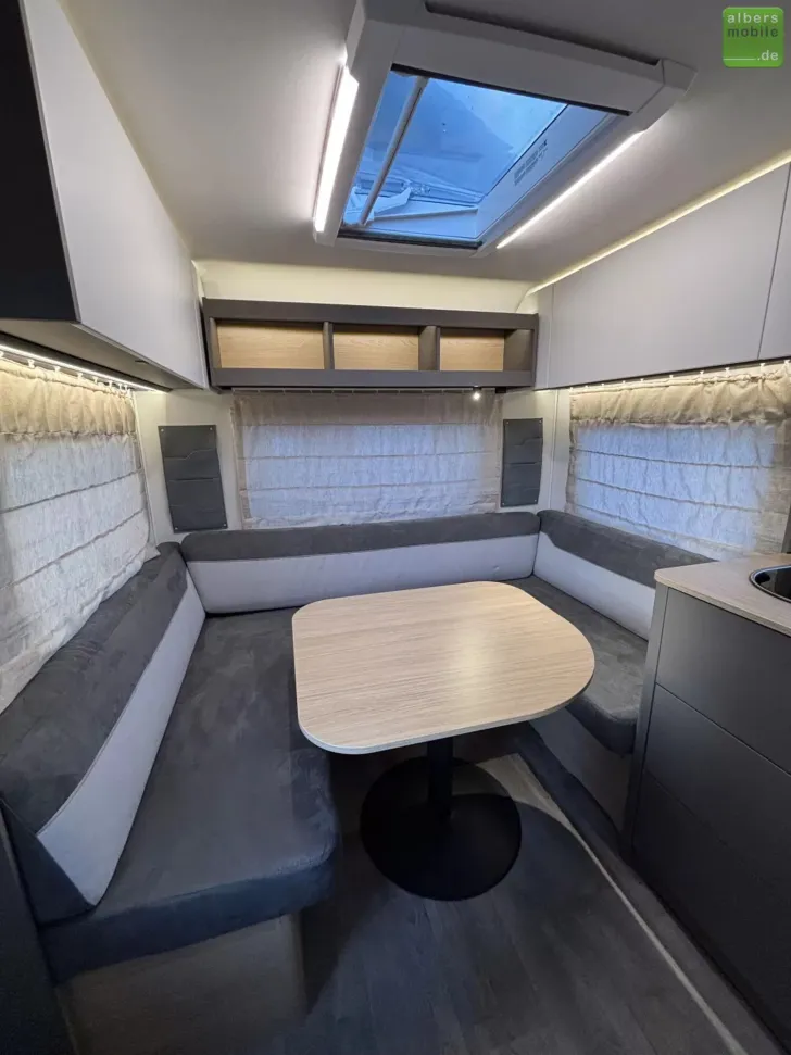 Fahrzeugbild LMC Tandero 500 E 1800kg Einzelbetten GFK #23