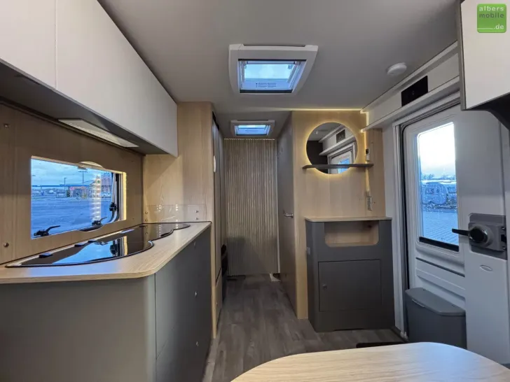 Fahrzeugbild LMC Tandero 500 E 1800kg Einzelbetten GFK #24