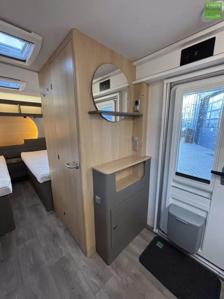 Fahrzeugbild LMC Tandero 500 E 1800kg Einzelbetten GFK #25