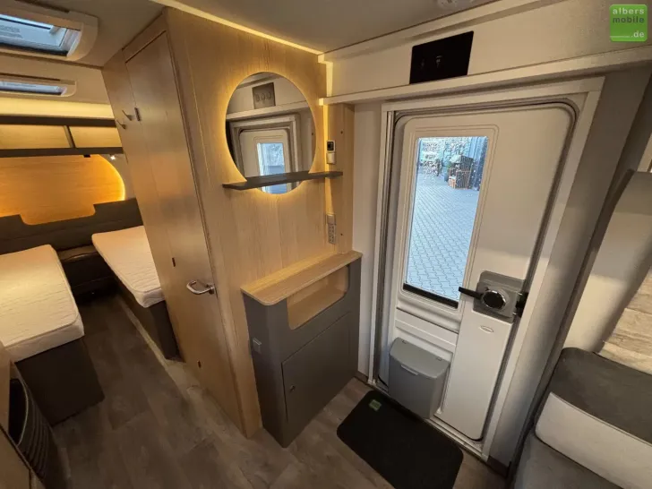 Fahrzeugbild LMC Tandero 500 E 1800kg Einzelbetten GFK #26