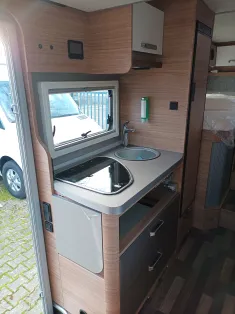 Bild 9 Weinsberg CaraCompact Suite 640 MEG EDITION [PEPPER] Mercedes Automatik