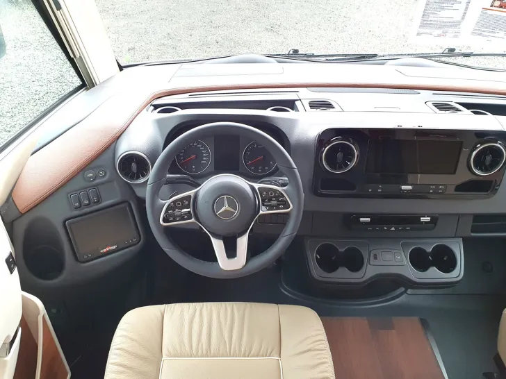Fahrzeugbild Carthago chic c-line xl I I 6.2 QB - Mercedes LP 205.160,00  #8